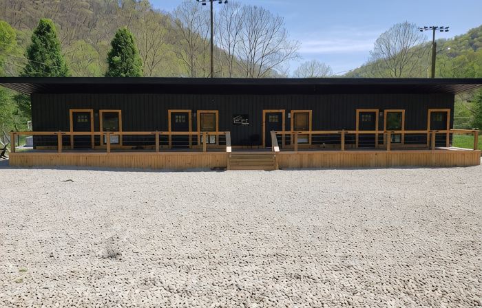 Hidden Jewell - Full Cabin 4 Studio Suites - 9Bd / 4BA Sleeps 15 on Outlaws
