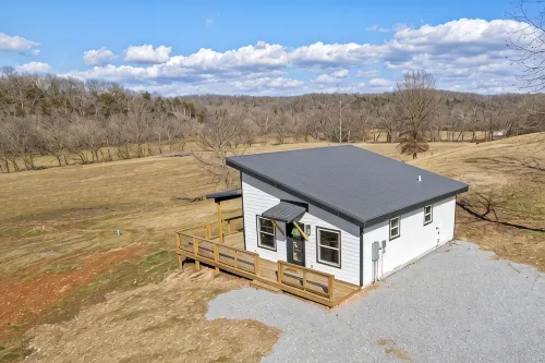 War Eagle Creek Retreat- Cabin on the Creek- Private but close to everything - Chalets
