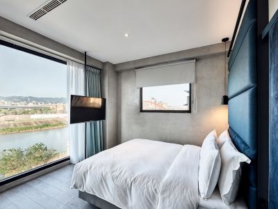 Waterfront Hotel