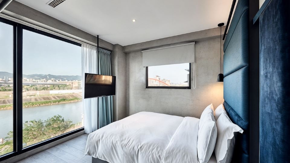 Waterfront Hotel