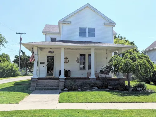 4-Bedroom Home /Port Clinton. Close to restaurants/shopping, Jet Express, beach. - 3-Star