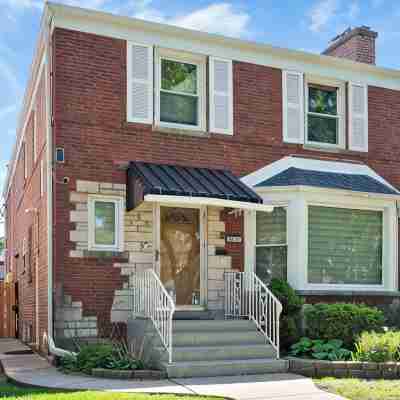 Modern Clean Private Entry Apartment • Free Street Parking • Washer & Dryer Hotel Exterior