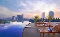 Merlynn Park Hotel - piscina