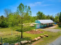 Juniper Cabin--wildlife w/ serene patio and outdoor experience--30/50 amp hookup - 2-Star
