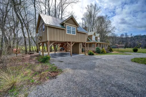 Creekfront Hayesville cottage with beautiful sunrise and sunset views! - 4-Star