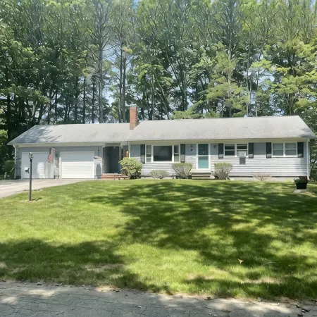 Moody Beach is only a 1/2 mi walk away! Located in a Quiet Neighborhood.