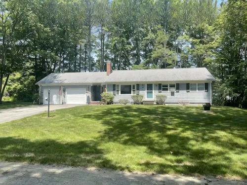 Moody Beach is only a 1/2 mi walk away! Located in a Quiet Neighborhood. - 4-Star