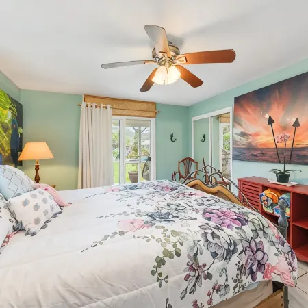 Tropical Gardens,4 Bdr, Large Yard, Pool, 5 min Walk to Beach,Koi Pond, Kailua