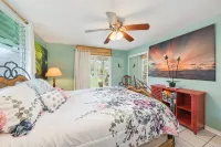 Tropical Gardens,4 Bdr, Large Yard, Pool, 5 min Walk to Beach,Koi Pond, Kailua - Private Pools