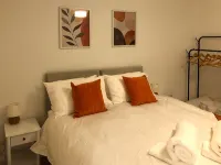 Stylish City Centre Penthouse w/ Free Parking - 2-Star