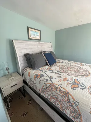 Oysterhaven Cottage with partial Water views! New balcony! Close to Fairgrounds! - 3つ星