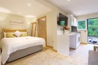 Pinetum Garden Cottages - Beach