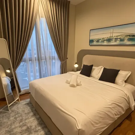 Clio 2 | Luxury Urban Retreat