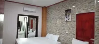 BlueLight Village Hotel - 2 stjerner