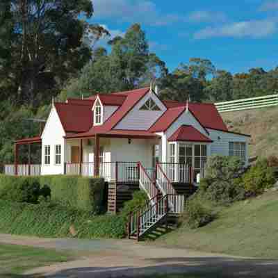 Crabtree Riverfront Cottages - Riverfront Relaxation Hotel Exterior