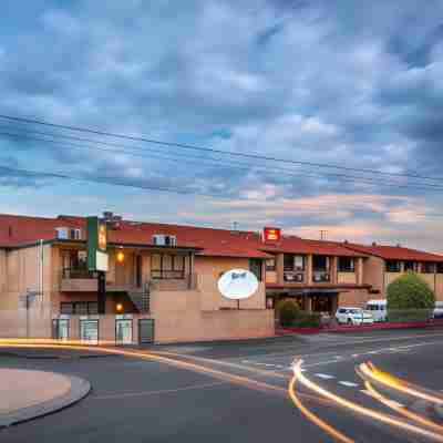 Black Buffalo Hotel Exterior