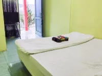 RedDoorz Near Pelabuhan Ajibata Parapat Các khách sạn ở Parapat