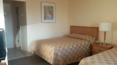 Traveller's Choice Motel