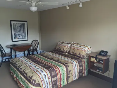 Evergreen Inn Hotels in Osceola