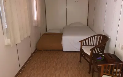 Lalasa Container Inn