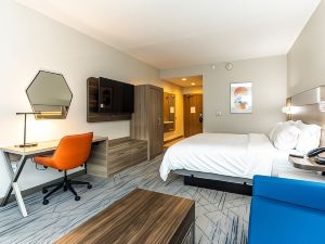 Holiday Inn Express & Suites Charlottesville