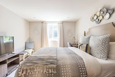 67 Alta Vista Way Hotels near Bad Axe Throwing San Francisco