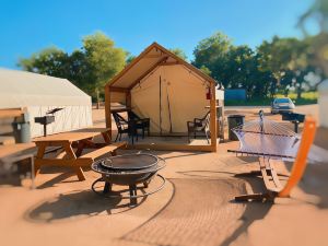 7 Blue River Camp - Glamping Cabin