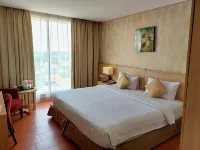 Days Hotel & Suites by Wyndham Jakarta Airport Hotels near Benteng Stadium