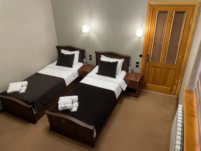 "S E A S O N S" Hotels in 