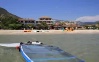 Wind Club Agios Petros otelleri