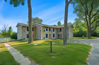Great Lakes Inn & Suites Hotels in South Haven