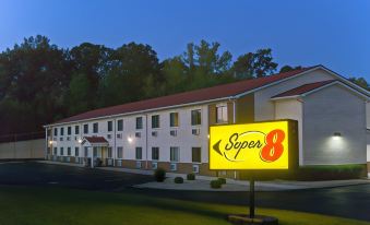 Super 8 by Wyndham Radcliff Ft. Knox Area