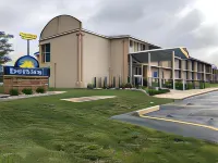 Days Inn by Wyndham Grove City Columbus South - Parkplatz