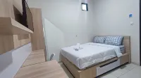 Shofa Boarding House Syariah Hotels in Klojen