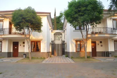 Blessing Hills Family Resort and Hotel Hotel dekat Bumi Perkemahan Air Terjun Dlundung