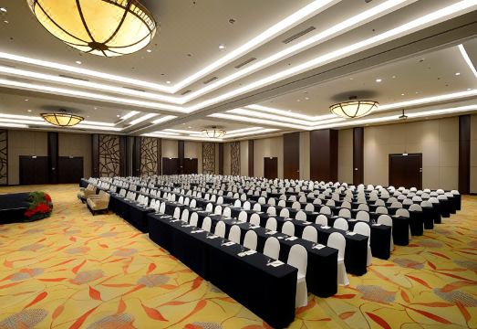 디스커버리 안콜 수영장 전경