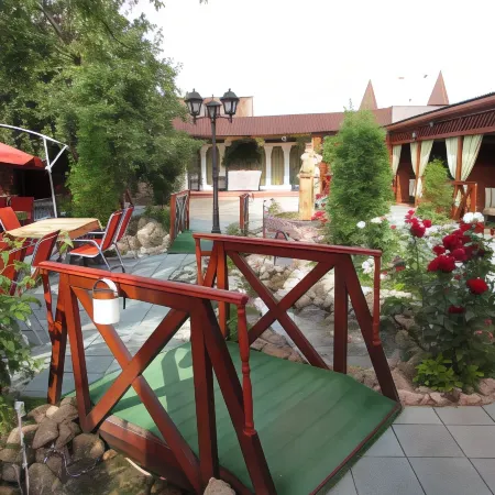 La Maison Hotel