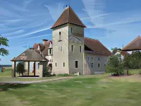 Le Manoir de Pierre Levée, the Originals Collection Hotels near Aire de loisirs