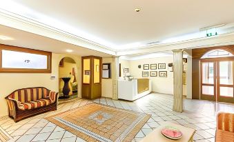 1. Hotel Te..