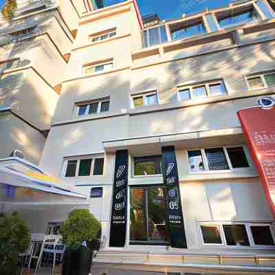 Yasu Luxury Rooms Hotel Exterior