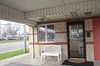 Sterling Inn Near Iag Airport - 2-Star