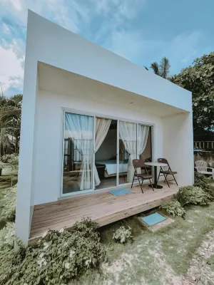 A Villas Resort & Restaurant 탐보보 베이 뷰잉 데크 주변 호텔