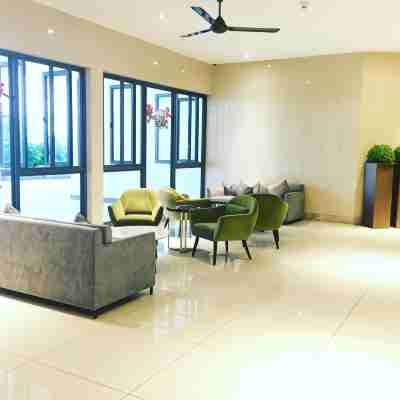 Luxurious R&F 3 Bedrooms Unit Others