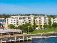 Riverside Apartments & Hotel - parking