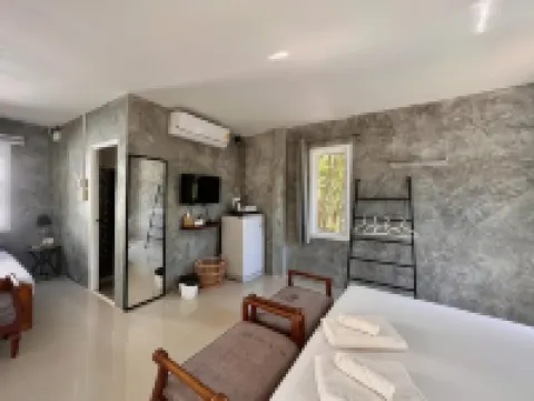 Nitiporn Resort Kohphayam & Seaagain Bar and Restaurants