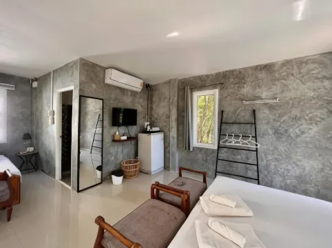 Nitiporn Resort Kohphayam & Seaagain Bar and Restaurants