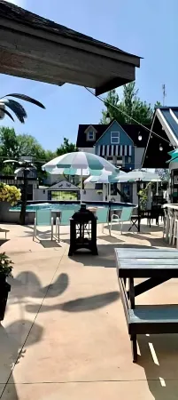 POOL & HOT TUB5bed/3.5bath @ Czarnik Land Отели в г. Logan County