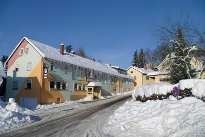Landgasthof Grüner Baum فنادق في Selb