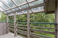 New Luxurious and Cozy top floor Condo , wifi  and close to the airport. Hotels in Anchorage