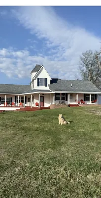 35 min to Louisville, 45 to Churchill Downs. Indoor Basketball court.
